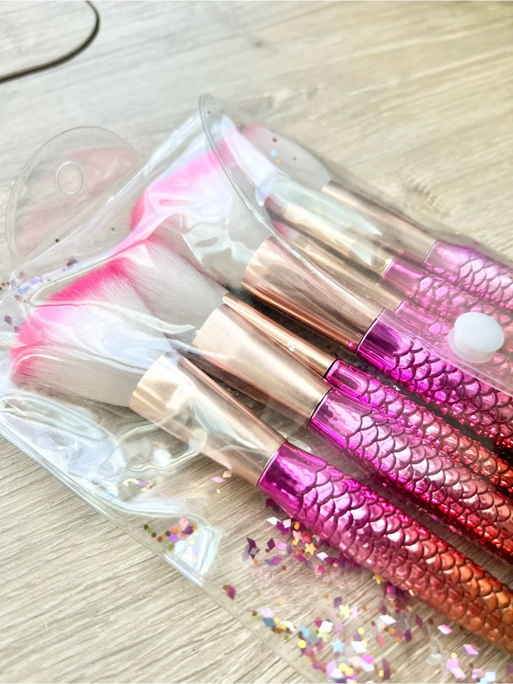 7 Pc Mermaid Tail Makeup Brush Set Ombre Pink Green Cosmetic Tools Confetti NEW